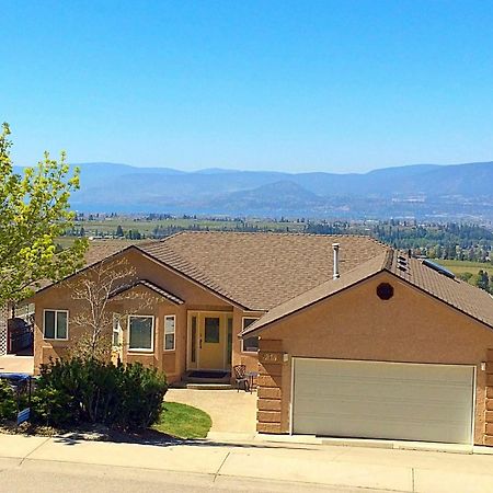 Acker Vacation Rentals Kelowna Eksteriør bilde