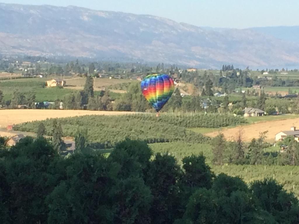 Acker Vacation Rentals Kelowna Eksteriør bilde