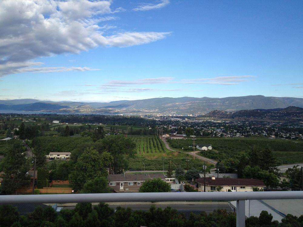 Acker Vacation Rentals Kelowna Eksteriør bilde