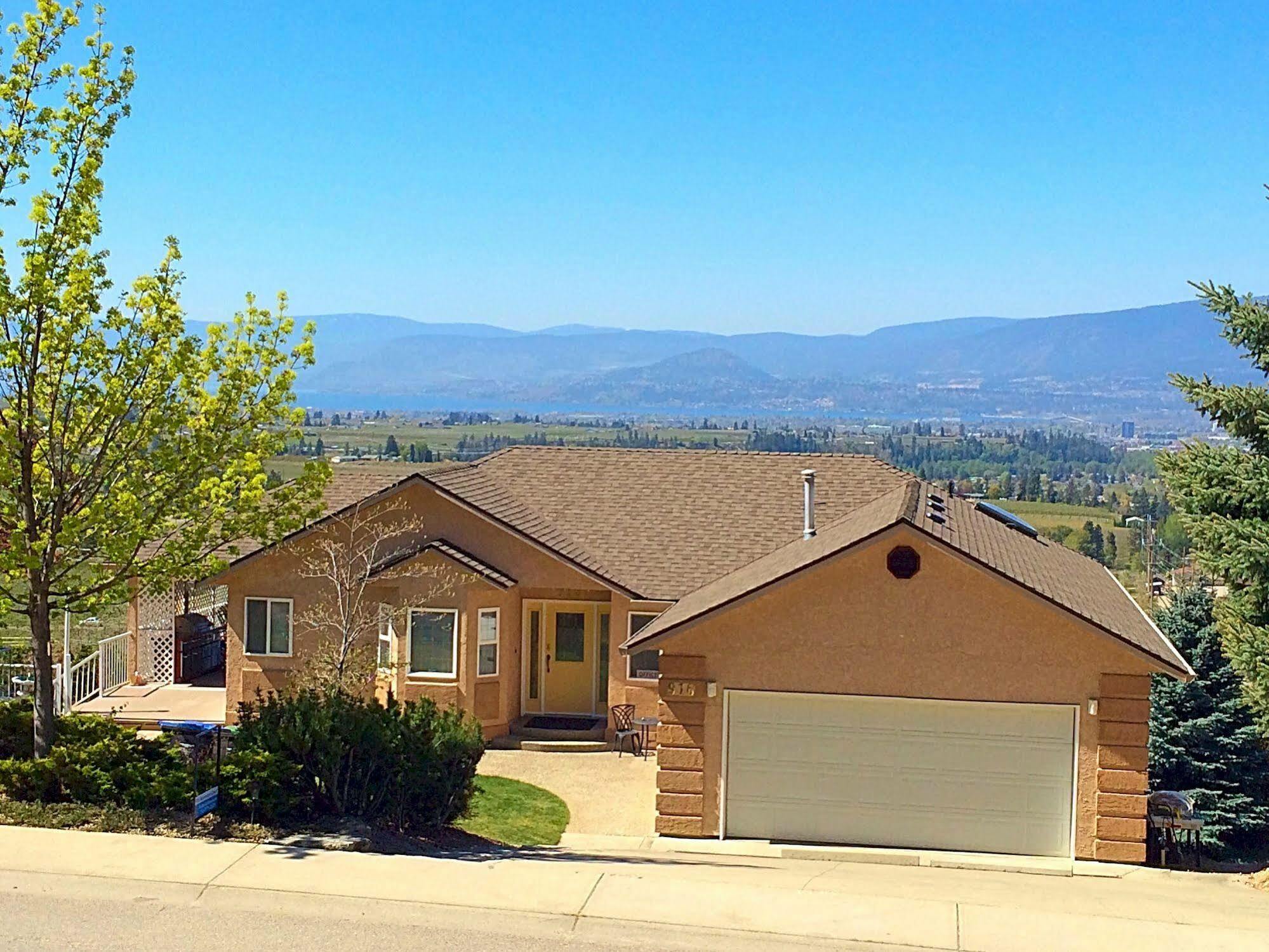 Acker Vacation Rentals Kelowna Eksteriør bilde