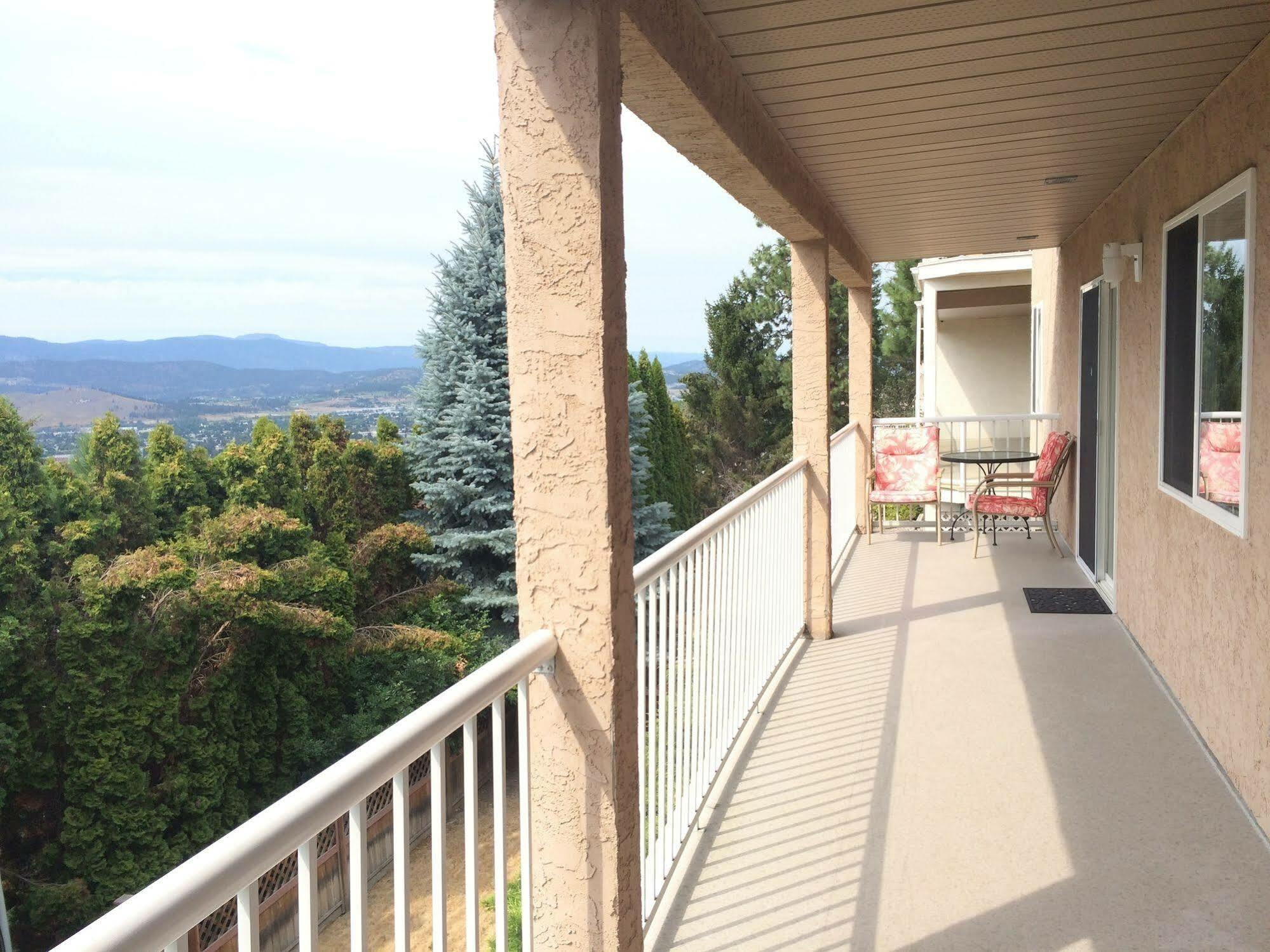 Acker Vacation Rentals Kelowna Eksteriør bilde