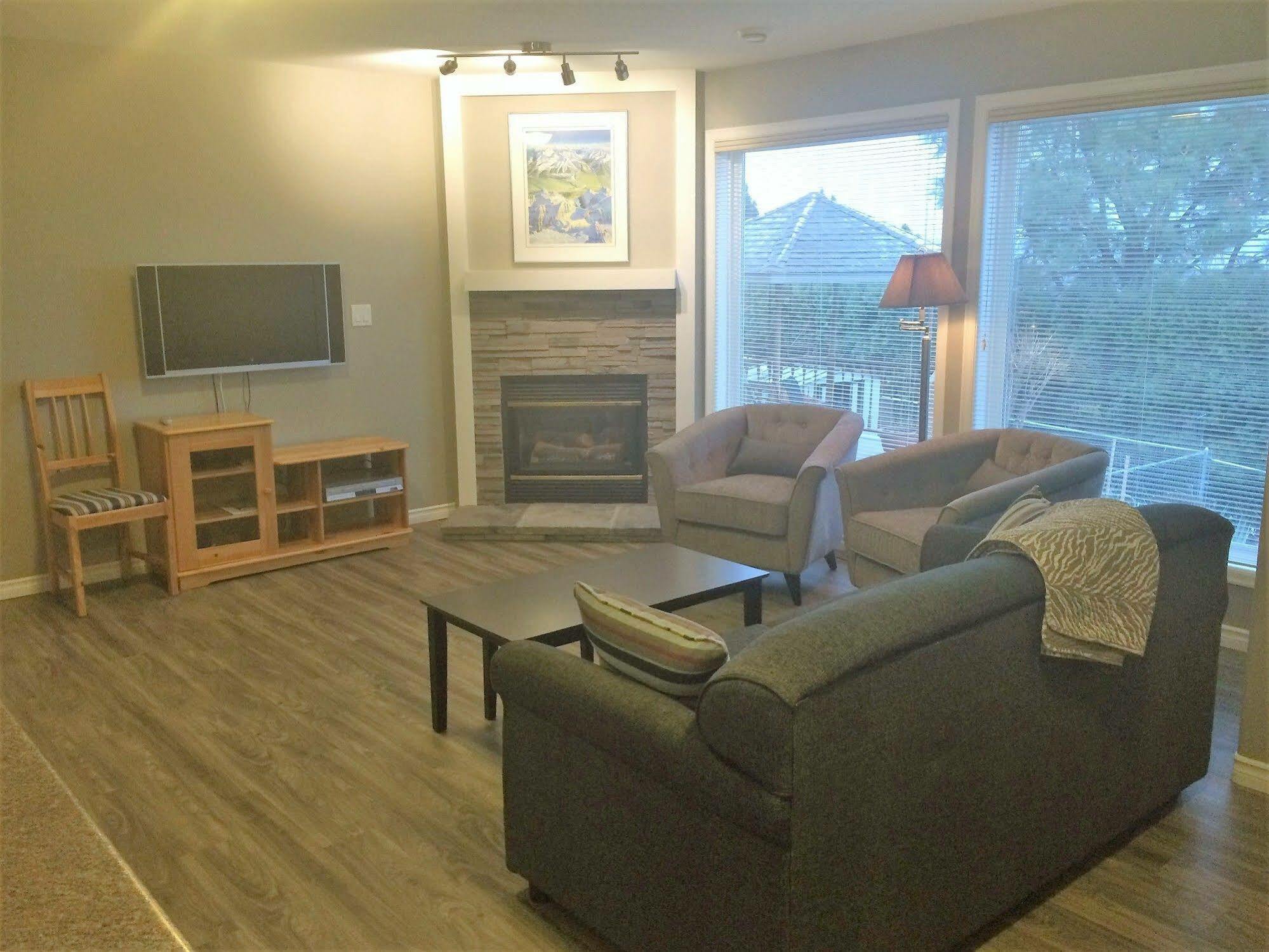 Acker Vacation Rentals Kelowna Eksteriør bilde
