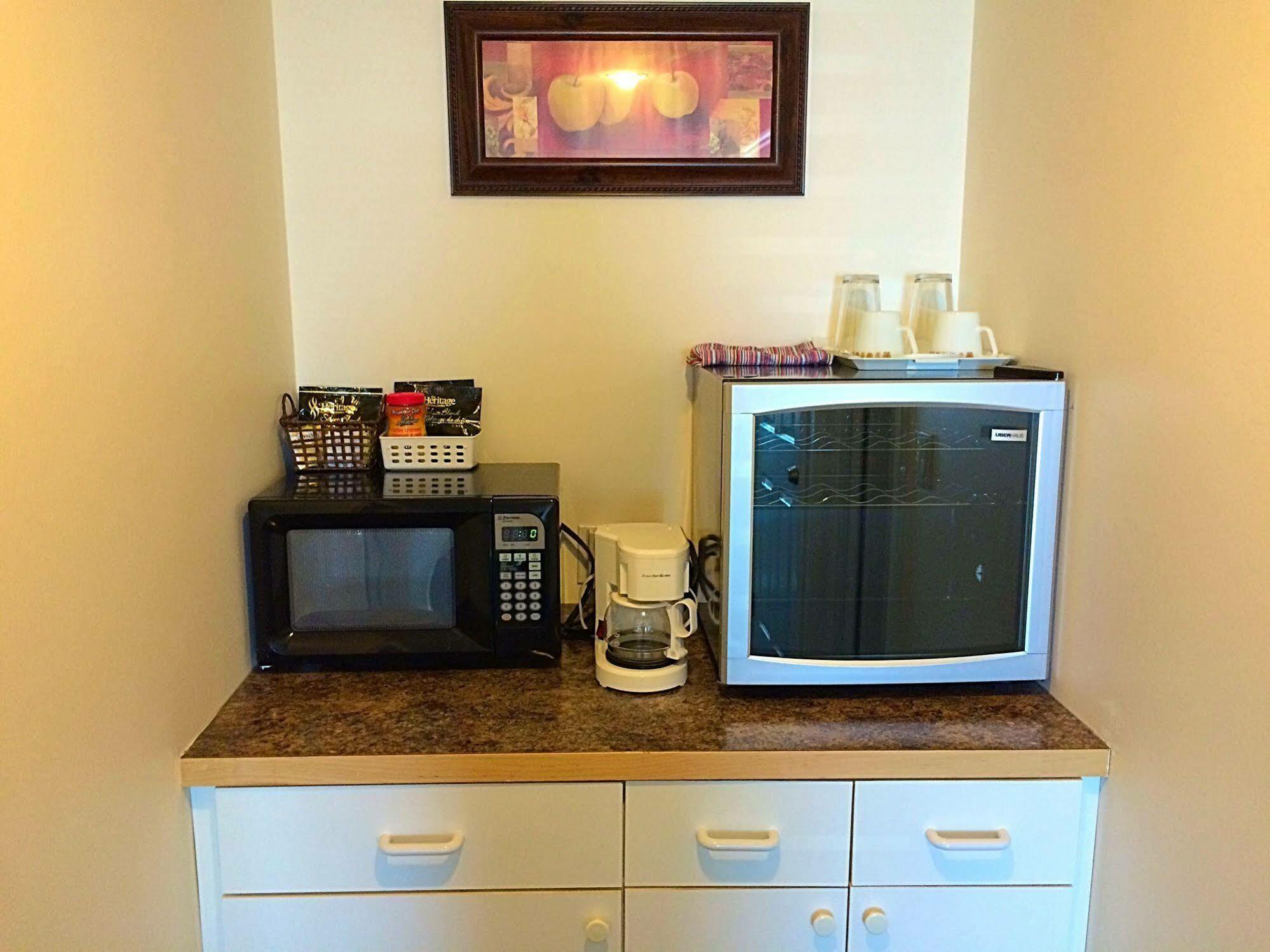 Acker Vacation Rentals Kelowna Eksteriør bilde