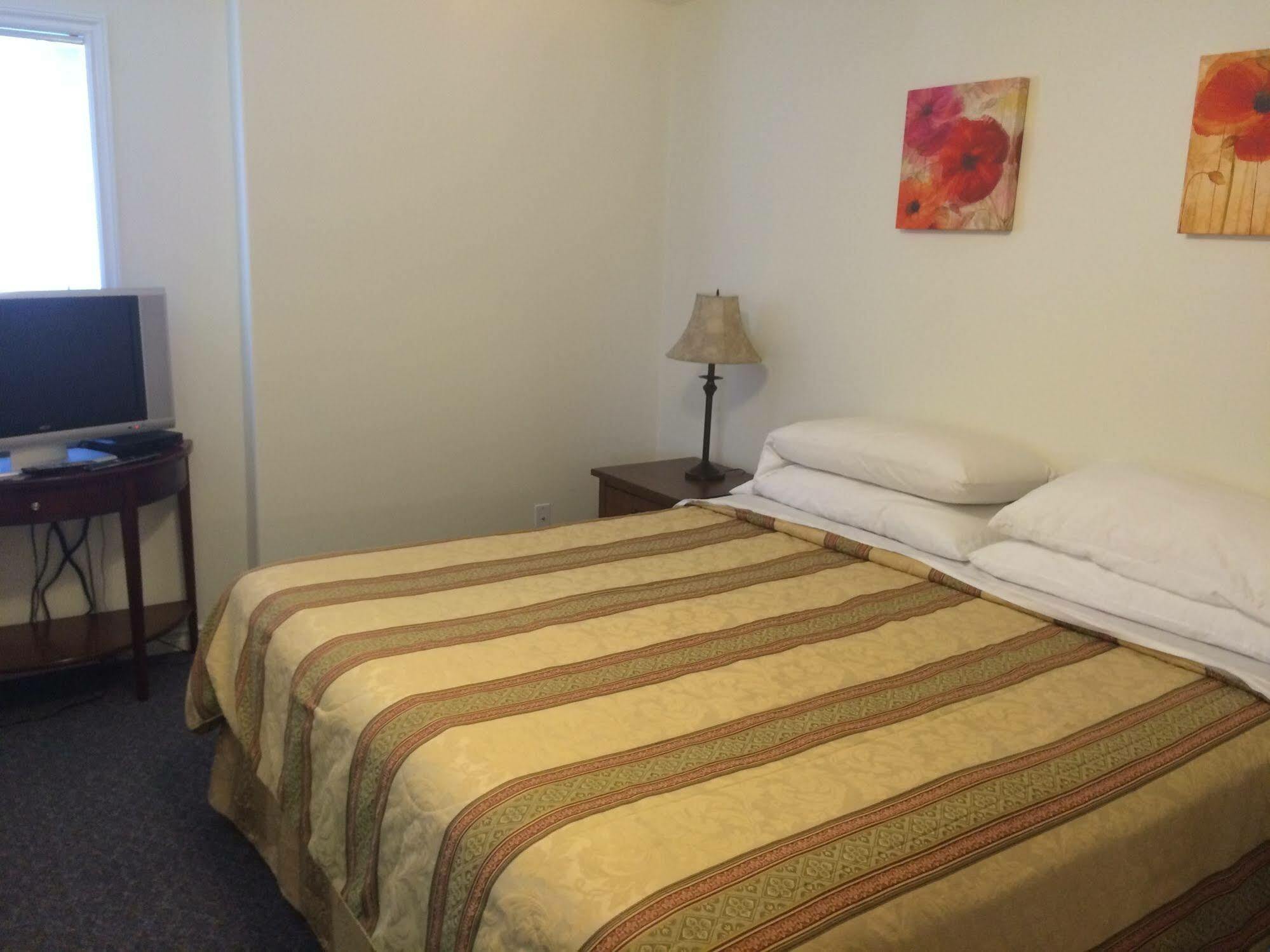 Acker Vacation Rentals Kelowna Eksteriør bilde