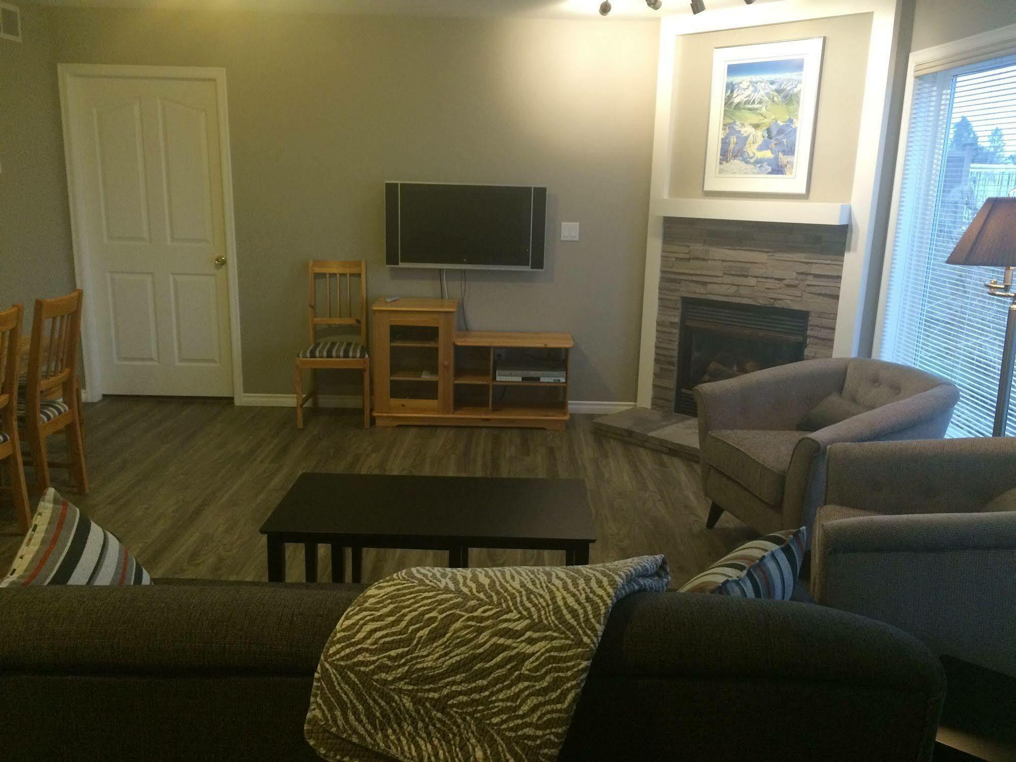 Acker Vacation Rentals Kelowna Eksteriør bilde