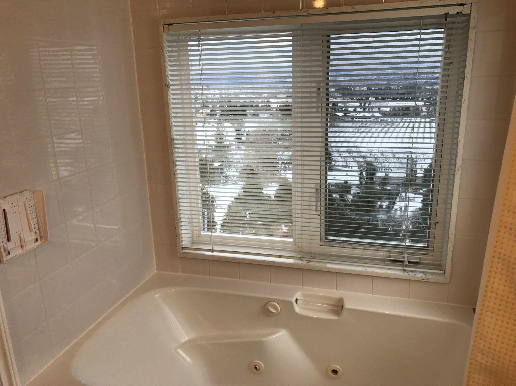 Acker Vacation Rentals Kelowna Eksteriør bilde