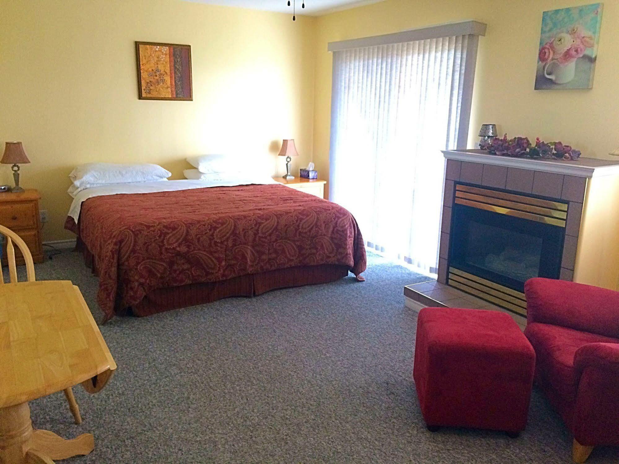 Acker Vacation Rentals Kelowna Eksteriør bilde