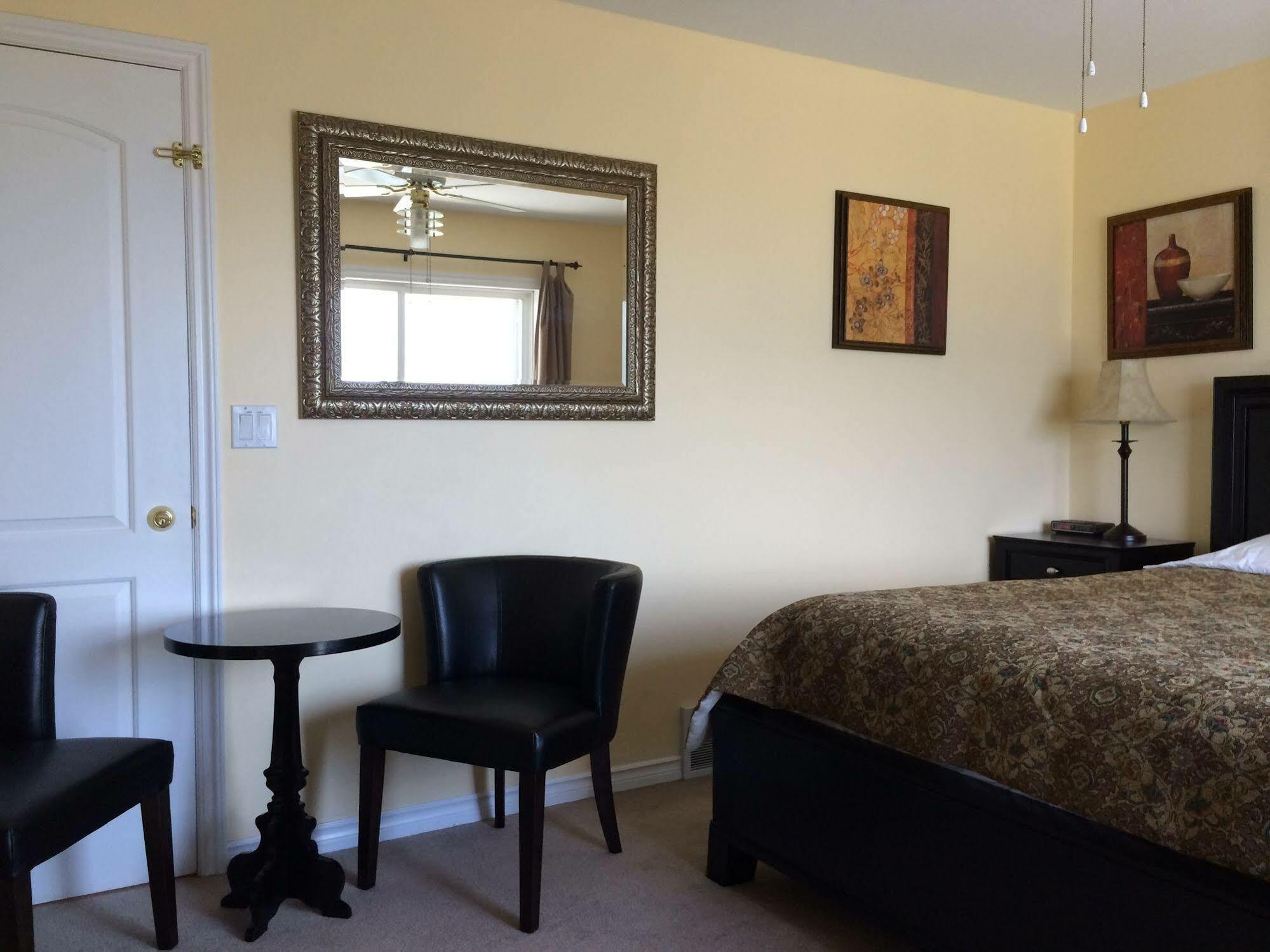Acker Vacation Rentals Kelowna Eksteriør bilde