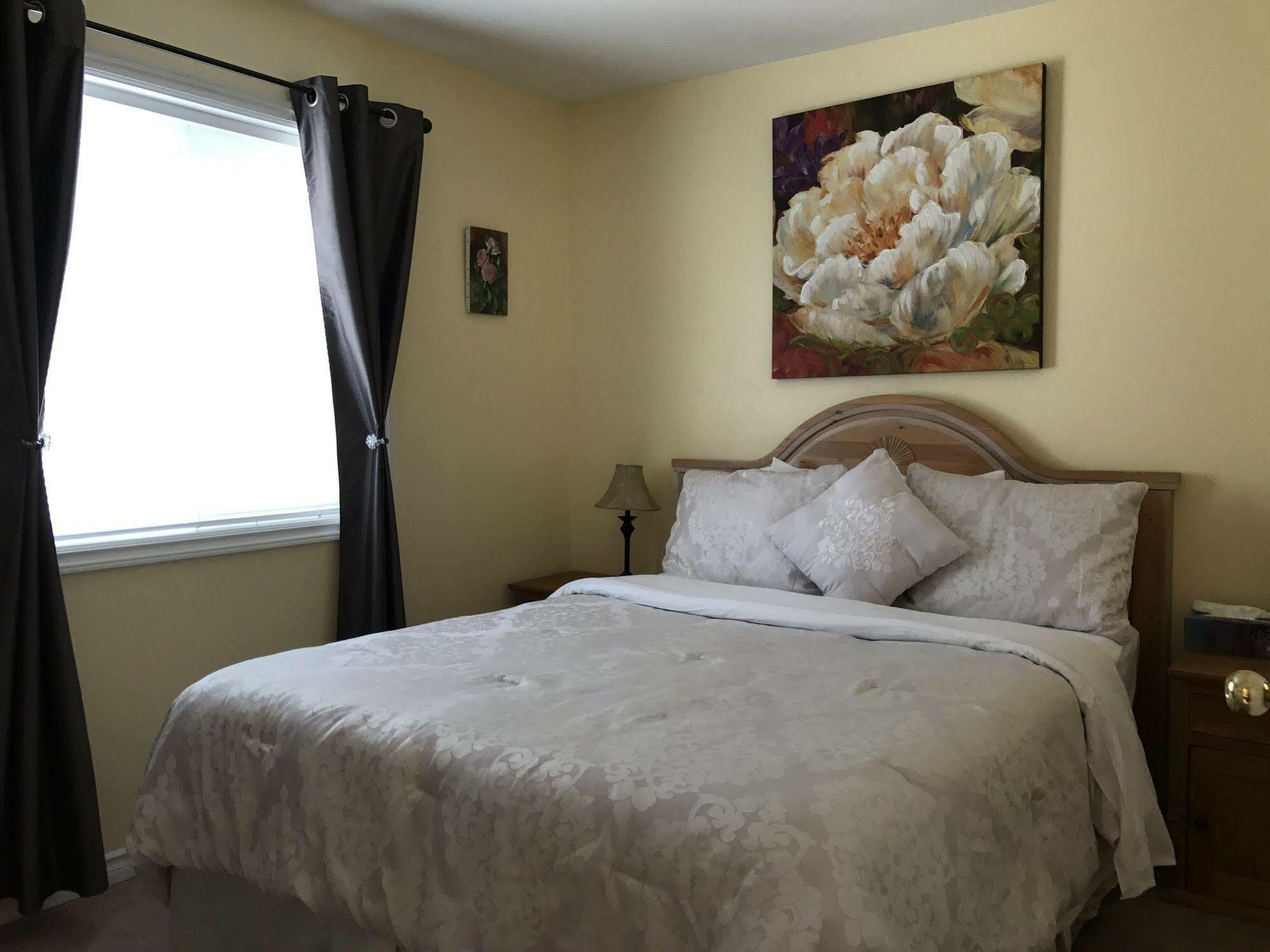 Acker Vacation Rentals Kelowna Eksteriør bilde