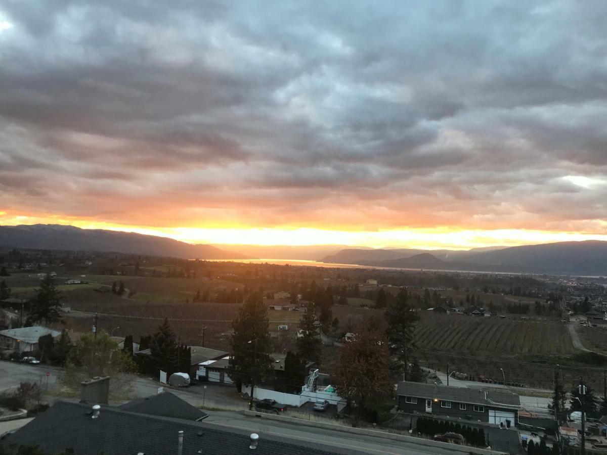 Acker Vacation Rentals Kelowna Eksteriør bilde